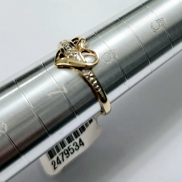 10K Gold diamond heart Ring sz 6.5 - Picture 8 of 9